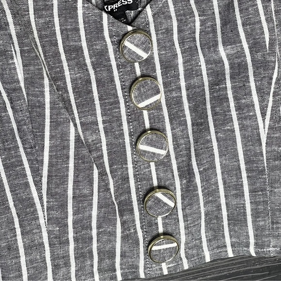 Express Womens Cropped Tank Top Size XS Linen Striped Gray Button Front NEW Top - Picture 3 of 9